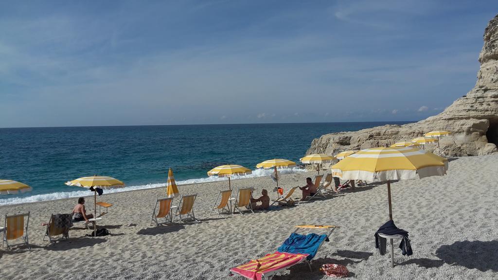 Le Roccette Mare Beach Hotel & Restaurant Тропея Экстерьер фото